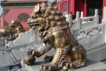 Fu Dog the Chinese guardian lion that is also called 石獅shí shī, is a very important symbol in Feng Shui. Historically the Fu Dog statues were placed in front of temples, government offices, and even imperial palaces in ancient China. However, in today’s Feng Shui applications, the Fu Dog is not only believed to be a protective amulet but is also a symbol of social status and family wealth that is often placed in front of wealthy homes.