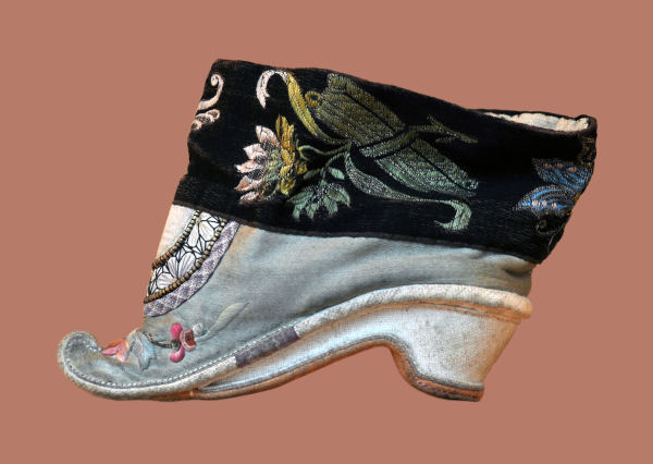 Chinese shoe for bound foot, 18th century. Musées du château des Rohan, Musée Louise Weiss, Saverne, France.