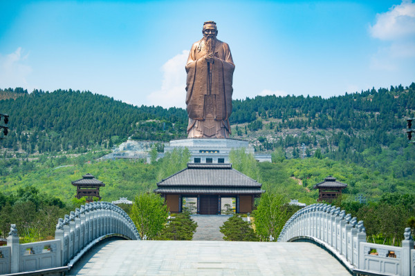 Confucius Statue in Qufu