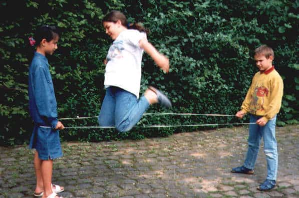 Chinese jump rope (Tiào Pí Jīn, 跳皮筋) 