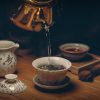In this guide, we will discuss the Chinese method of tea-making. China has a long-term tea-making tradition called the “gongfu tea ceremony” (工夫茶) or also called “kungfu tea ceremony” (功夫茶), which can be literally translated into “making tea with great skill”.