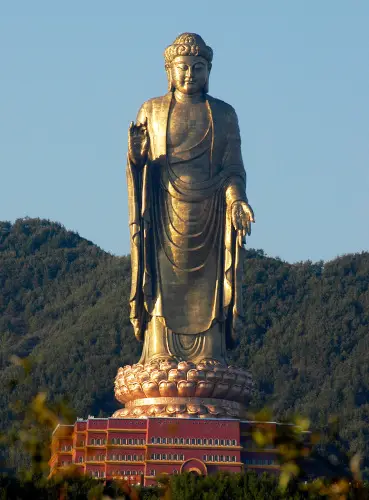 the statue of the Spring Temple Buddha.
