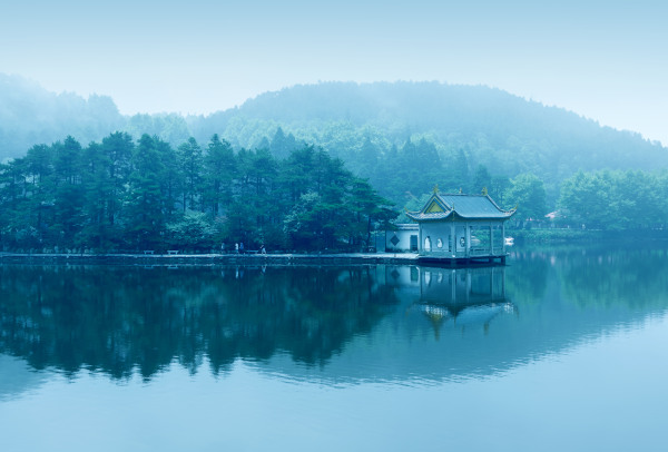 Lake landscape in lushan,blue sky and the pavilion reflected in the water.