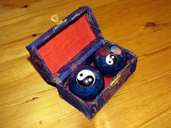 Baoding balls in box