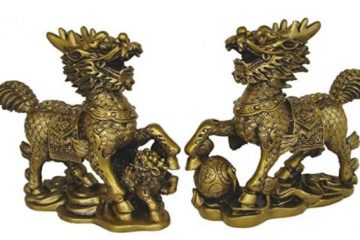 Chi Lin, or Qilin (麒麟), or Kirin in Japanse, is a mythical animal shaped like a Chinese Dragon with one, or sometimes two, antlers with similarities to the Western Unicorn. Hence, the Chi Lin is also often translated as Chinese Unicorn.