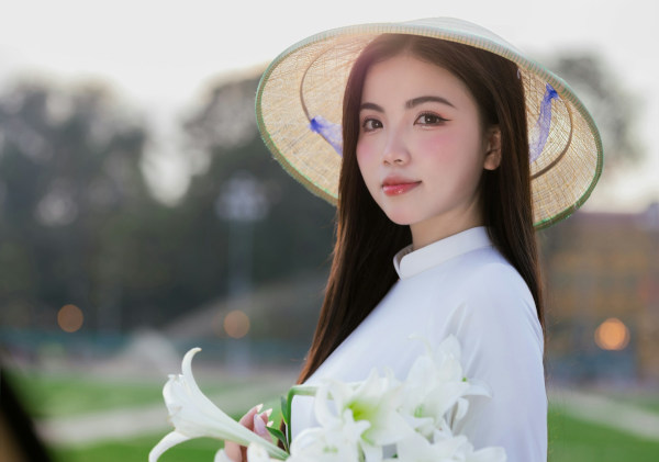 Chinese Women's Fair-Skin Obsession
